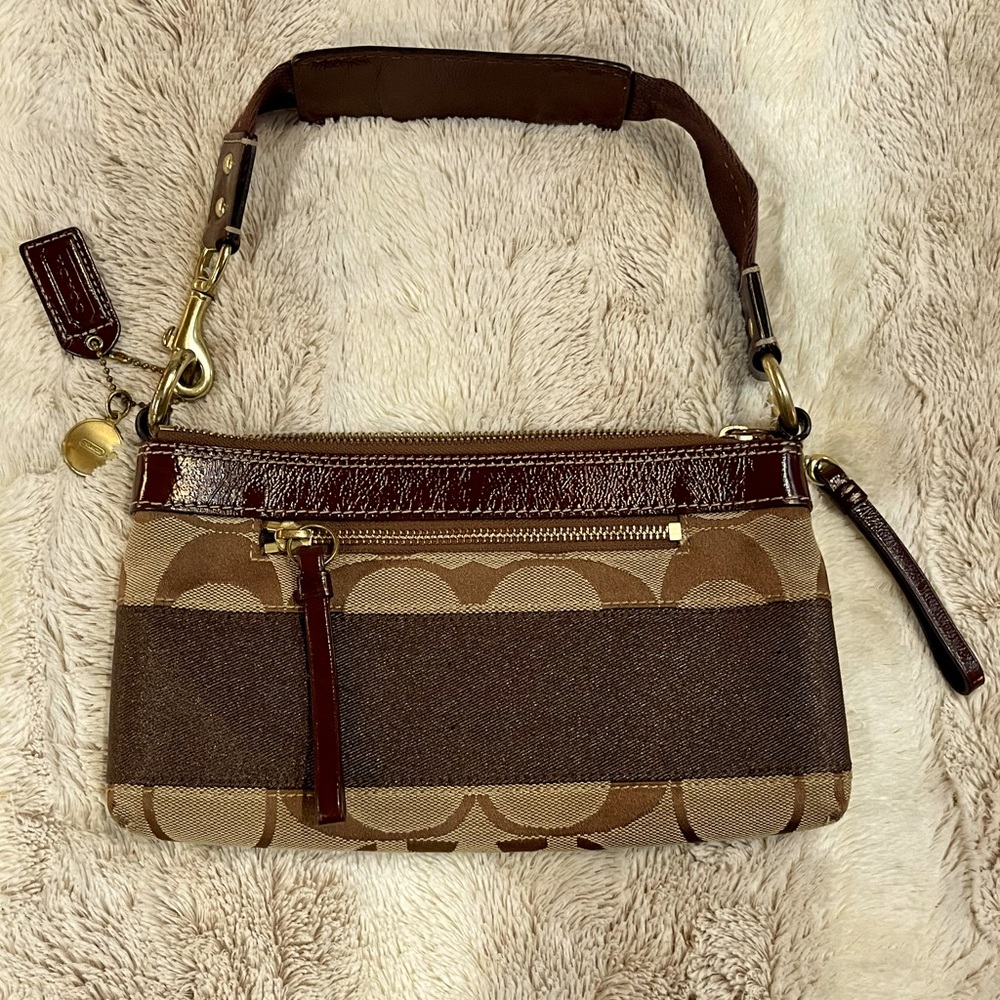 Coach Wristlet Small Purse Great Condition